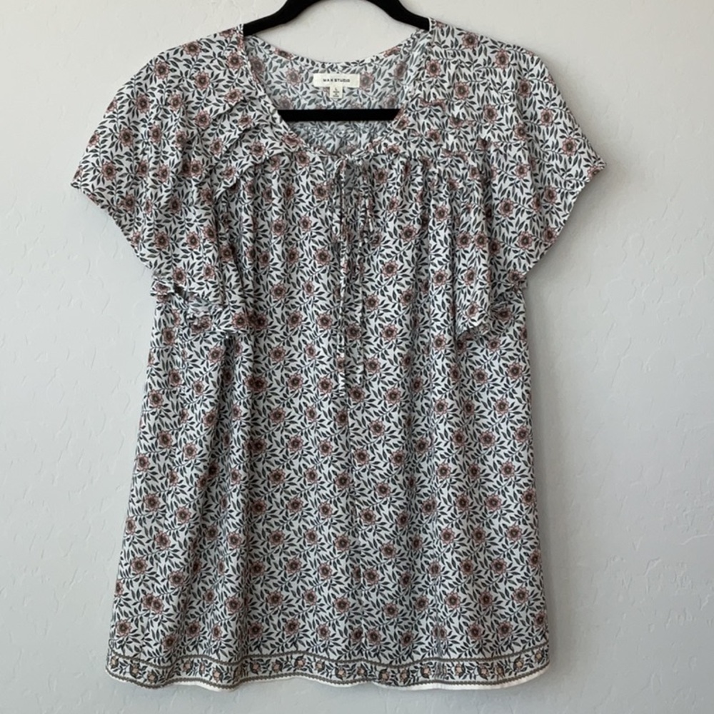 🌻 2/$8 Max Studio Floral Top